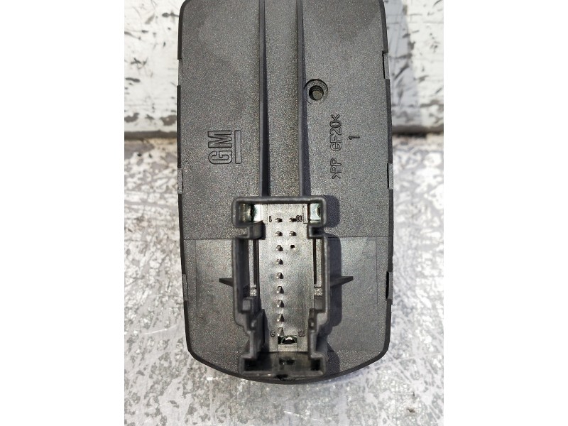 Recambio de mando elevalunas delantero izquierdo para opel corsa d essentia referencia OEM IAM 13258521AA  