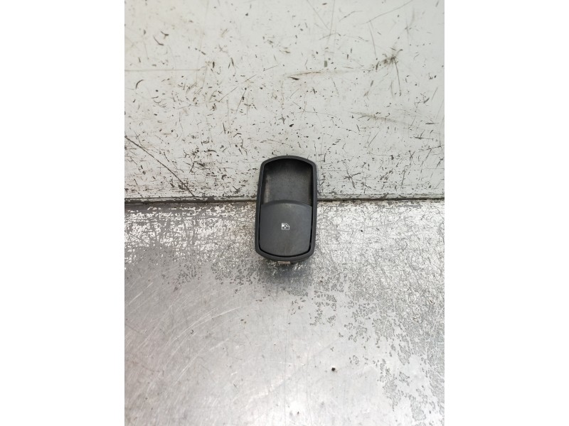 Recambio de mando elevalunas delantero derecho para opel corsa d essentia referencia OEM IAM 13189333RW  