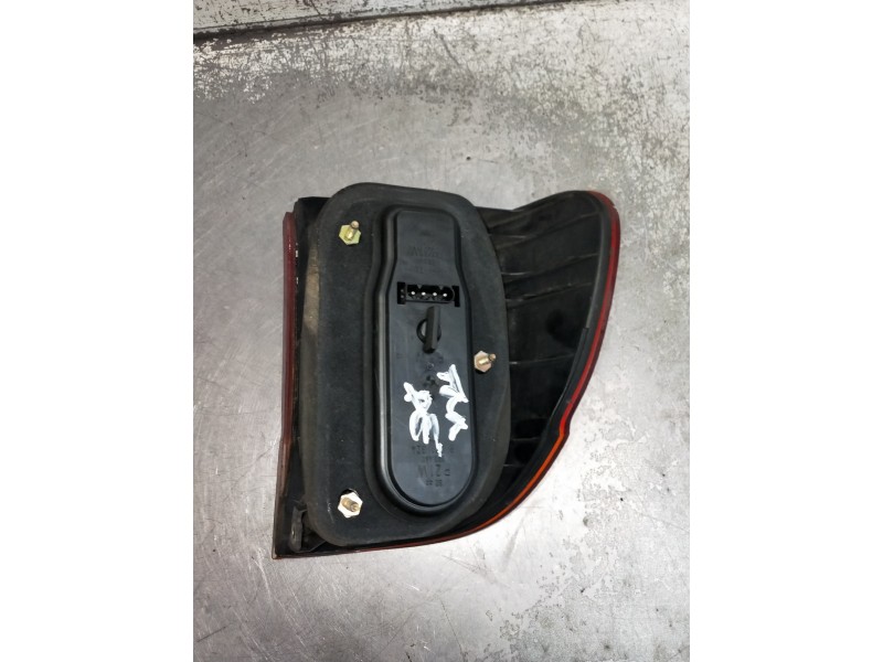 Recambio de piloto trasero derecho para bmw serie 5 touring (e39) 530d referencia OEM IAM 8361672  