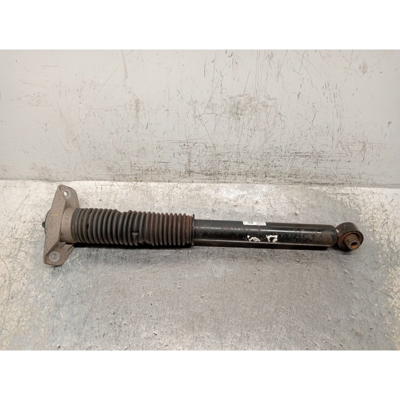 Recambio de amortiguador trasero izquierdo para kia sportage spirit 2wd referencia OEM IAM 55300F1000  