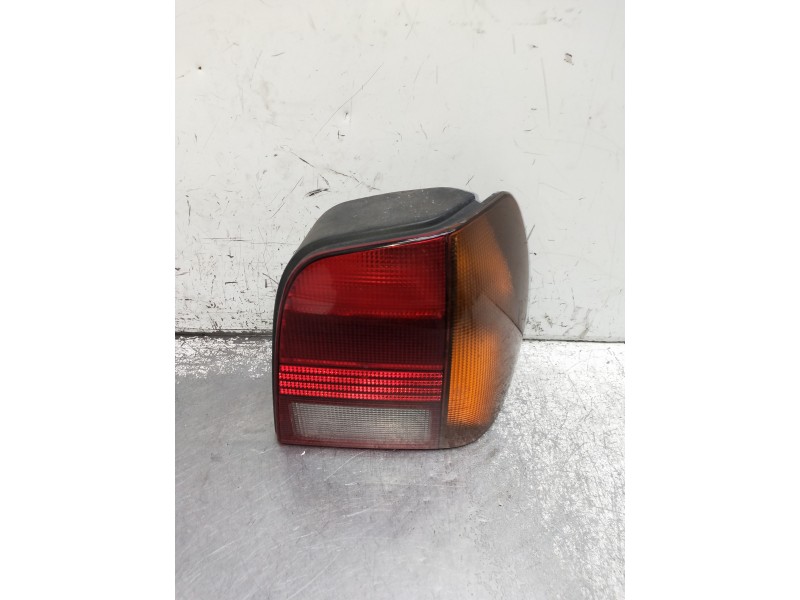 Recambio de piloto trasero derecho para volkswagen polo berlina (6n1) open air referencia OEM IAM 962566  