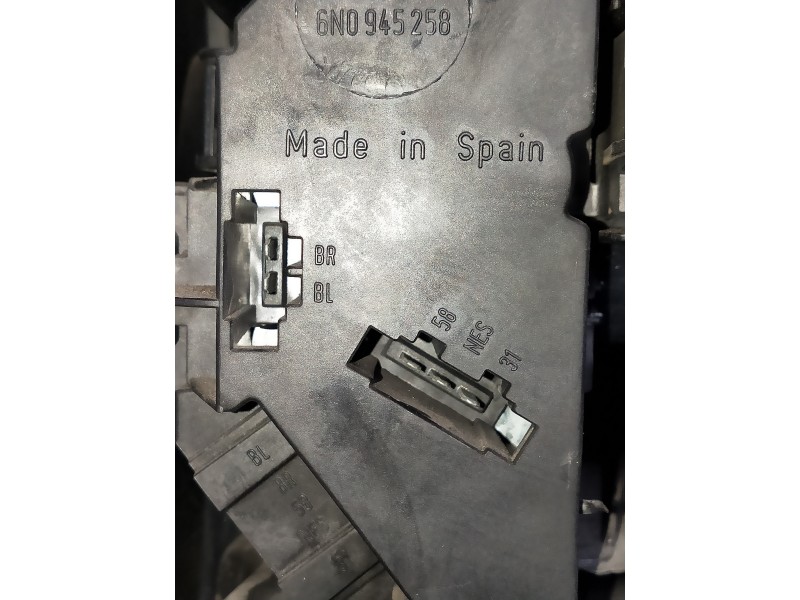 Recambio de piloto trasero derecho para volkswagen polo berlina (6n1) open air referencia OEM IAM 962566  