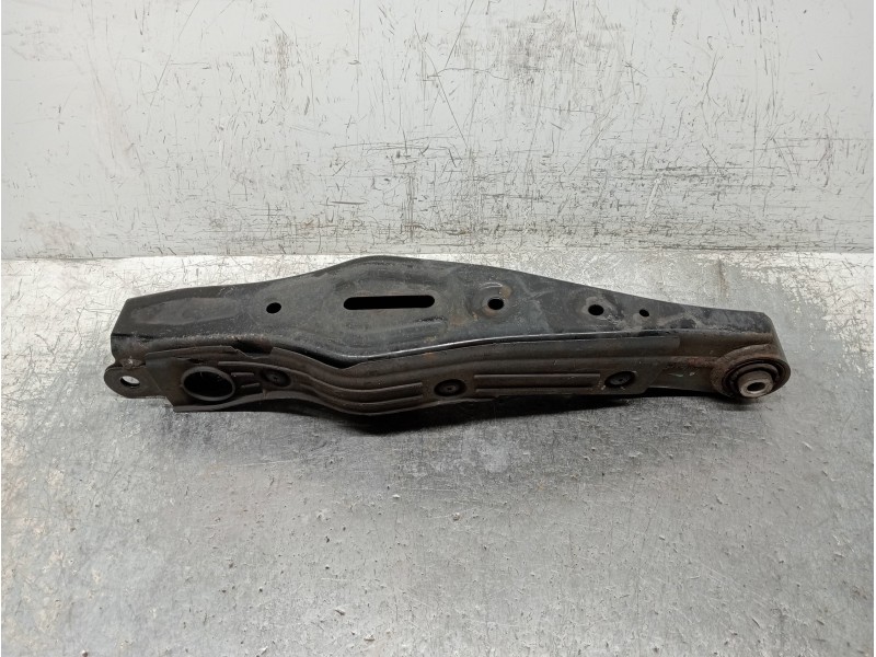 Recambio de brazo suspension inferior trasero izquierdo para kia sportage spirit 2wd referencia OEM IAM 55210D3050  