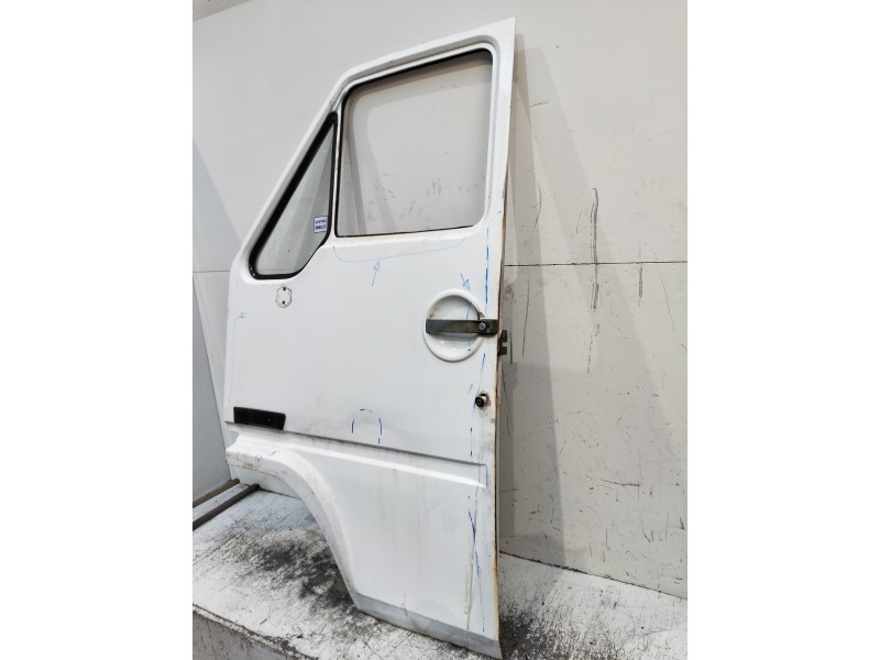 Recambio de puerta delantera izquierda para renault master referencia OEM IAM   