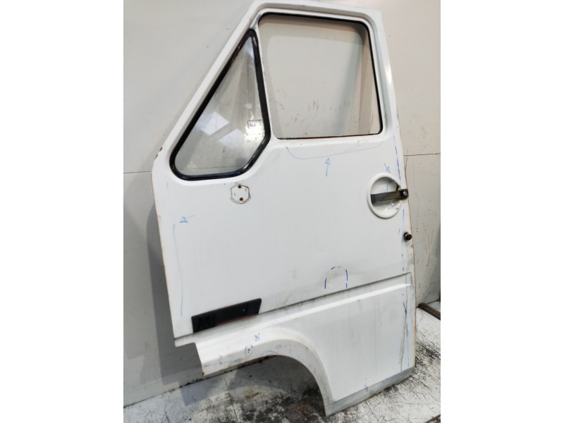 Recambio de puerta delantera izquierda para renault master referencia OEM IAM   