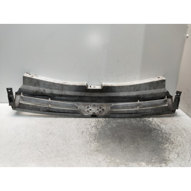 Recambio de rejilla delantera para nissan primastar (x83) caja cerrada batalla corta 2,76t referencia OEM IAM   