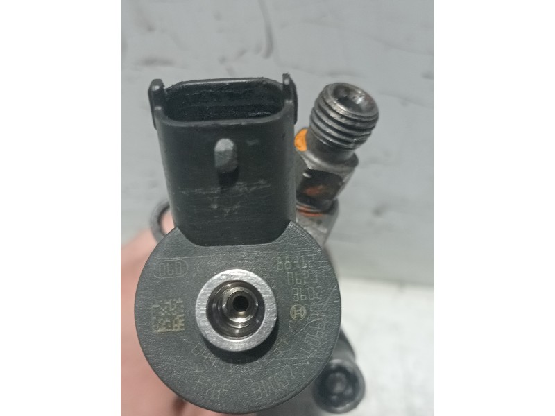 Recambio de inyector para peugeot 207 x-line referencia OEM IAM 606680 0445110239 8831206233602