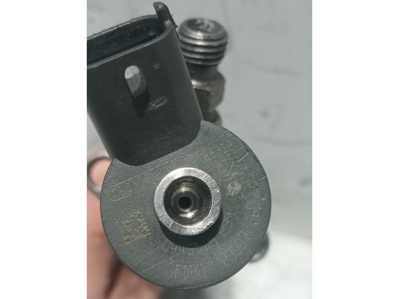 Recambio de inyector para peugeot 207 x-line referencia OEM IAM 606680 0445110239 8831249553104