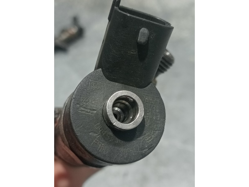 Recambio de inyector para peugeot 207 x-line referencia OEM IAM 606680 0445110239 7892900313613