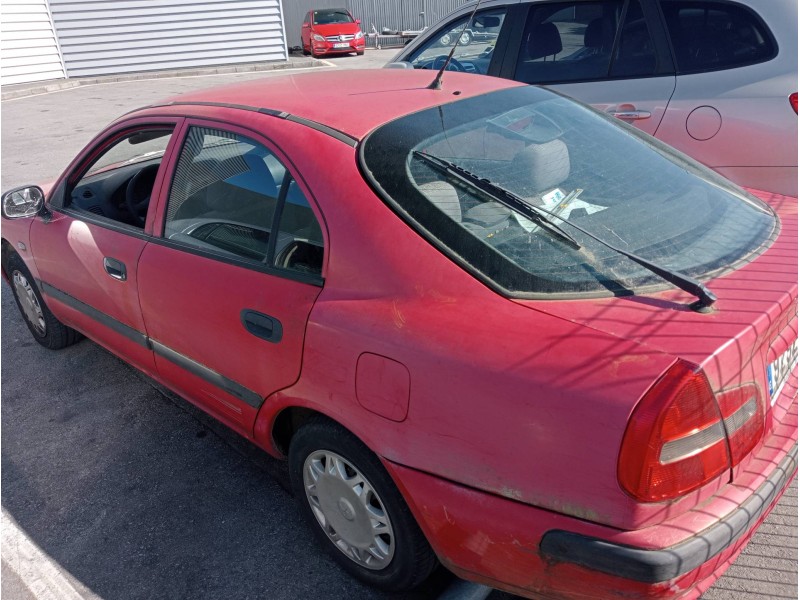 mitsubishi carisma berlina 4 (da0) del año 2000