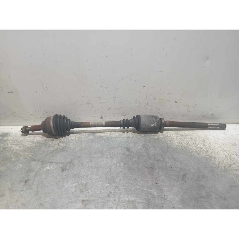 Recambio de transmision delantera derecha para nissan primastar (x83) caja cerrada batalla corta 2,76t referencia OEM IAM 820016
