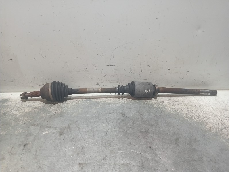 Recambio de transmision delantera derecha para nissan primastar (x83) caja cerrada batalla corta 2,76t referencia OEM IAM 820016