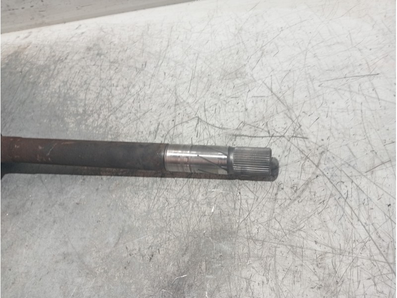 Recambio de transmision delantera derecha para nissan primastar (x83) caja cerrada batalla corta 2,76t referencia OEM IAM 820016