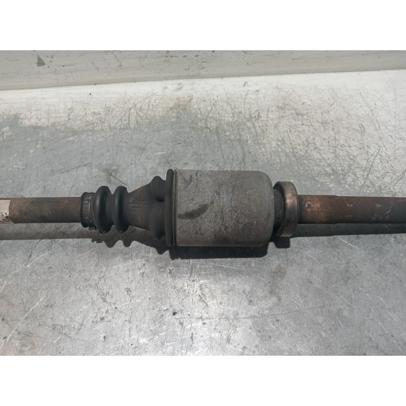 Recambio de transmision delantera derecha para nissan primastar (x83) caja cerrada batalla corta 2,76t referencia OEM IAM 820016