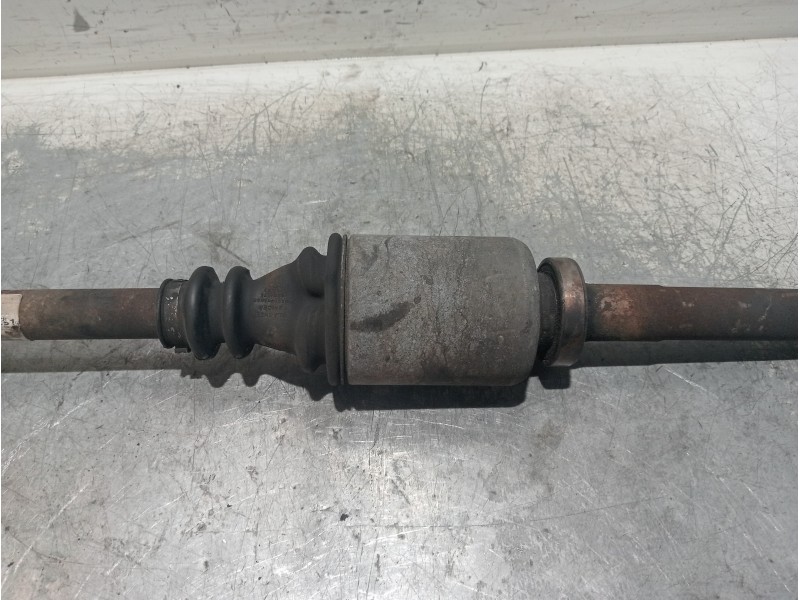 Recambio de transmision delantera derecha para nissan primastar (x83) caja cerrada batalla corta 2,76t referencia OEM IAM 820016