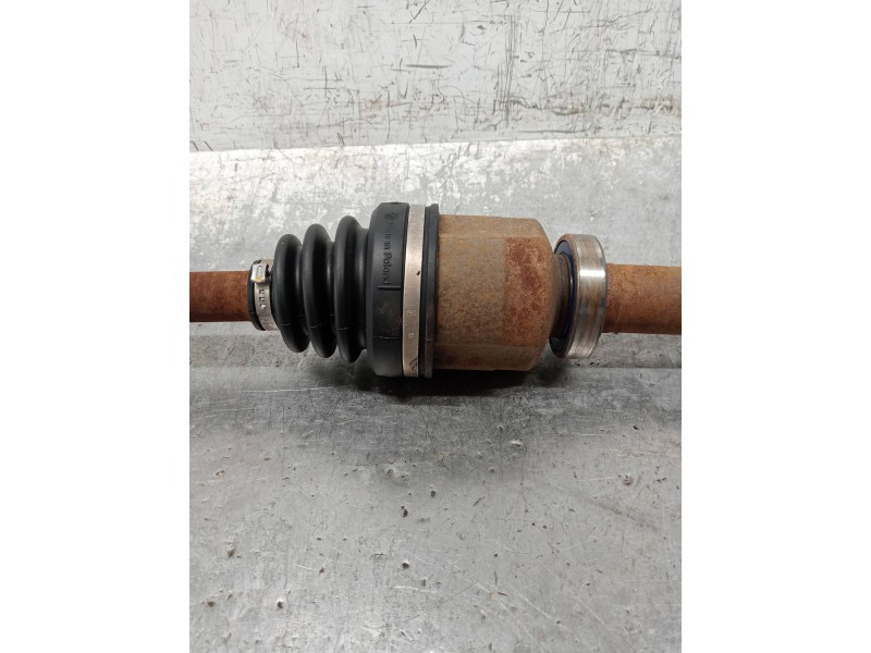 Recambio de transmision delantera derecha para renault megane iii berlina 5 p referencia OEM IAM 8200725502  