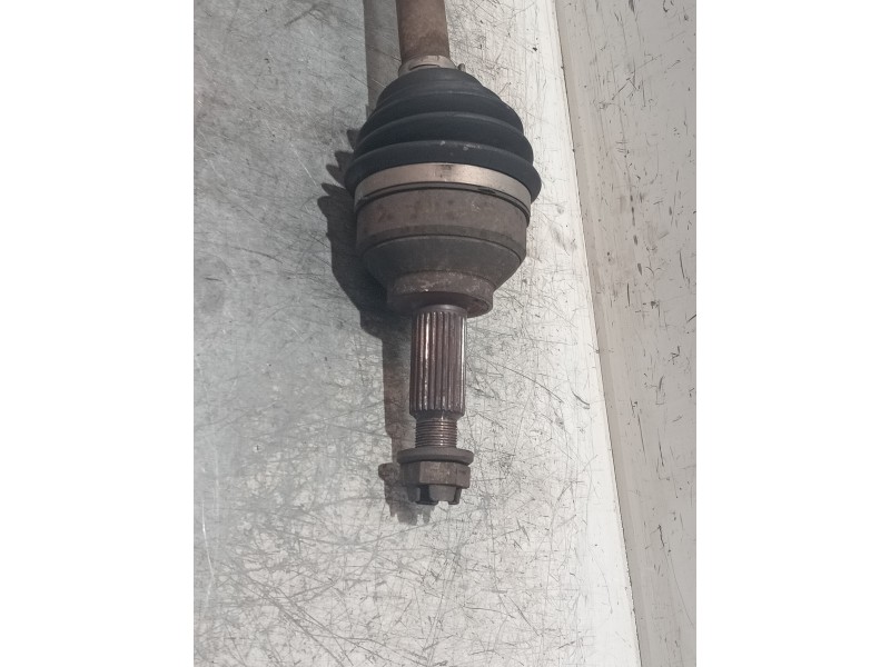 Recambio de transmision delantera izquierda para nissan primastar (x83) caja cerrada batalla corta 2,76t referencia OEM IAM 8200