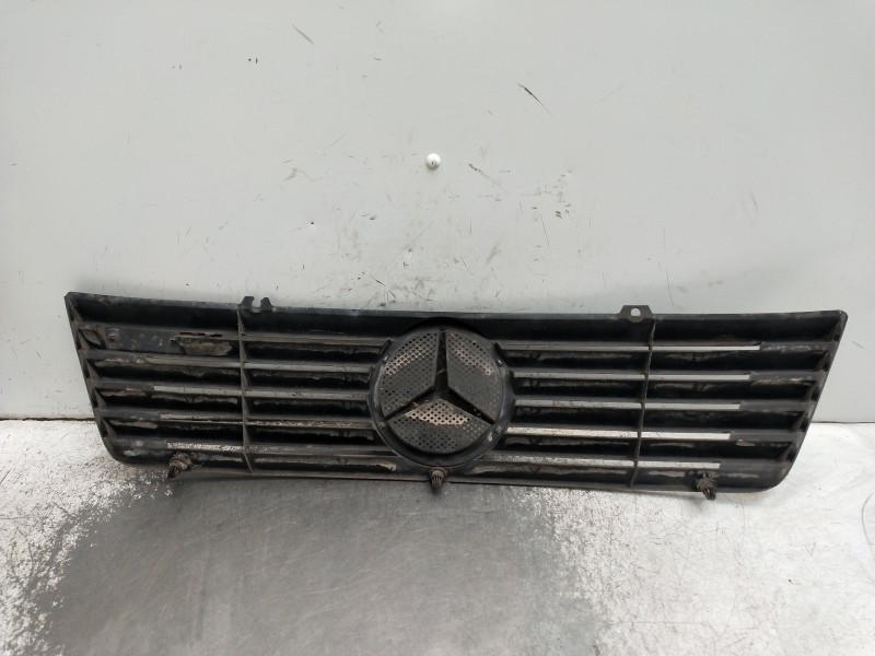 Recambio de rejilla delantera para mercedes sprinter (w901,w904) caja cerr. 2.9 turbodiesel referencia OEM IAM   