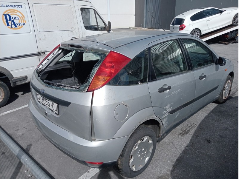 ford focus berlina (cak) del año 2000