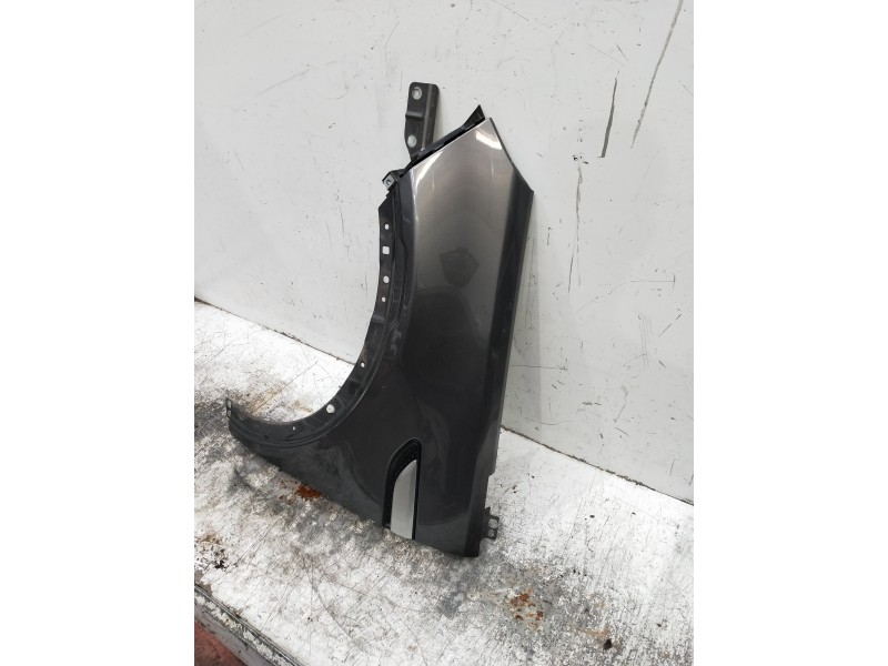 Recambio de aleta delantera izquierda para land rover discovery sport s referencia OEM IAM   