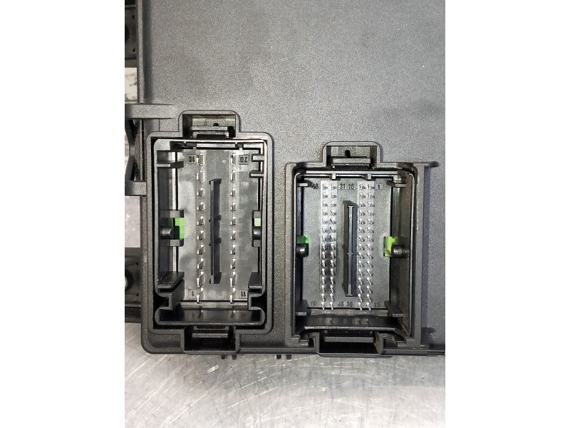 Recambio de caja reles / fusibles para opel corsa d cmon referencia OEM IAM 13142241  