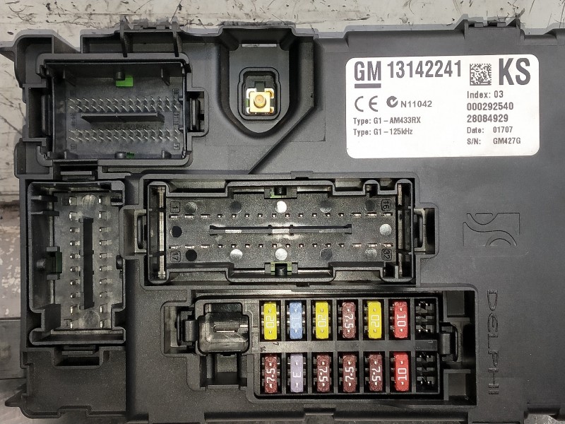 Recambio de caja reles / fusibles para opel corsa d cmon referencia OEM IAM 13142241  