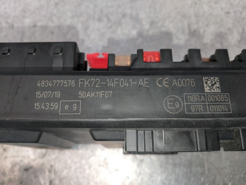 Recambio de caja reles / fusibles para land rover discovery sport s referencia OEM IAM FK7214F041AE 4834777576 