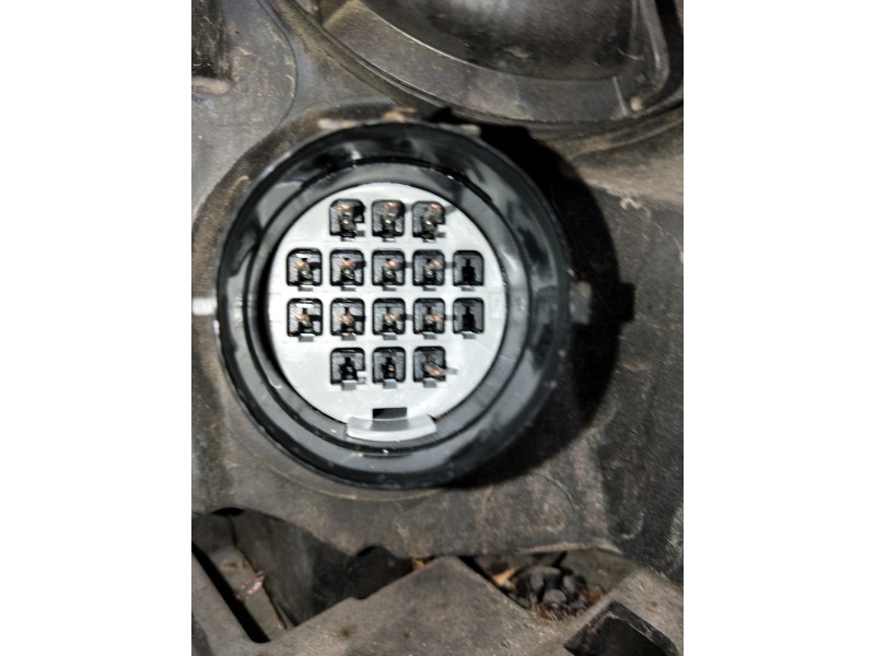 Recambio de faro derecho para land rover discovery sport s referencia OEM IAM FK7213W029ED  XENON/LED