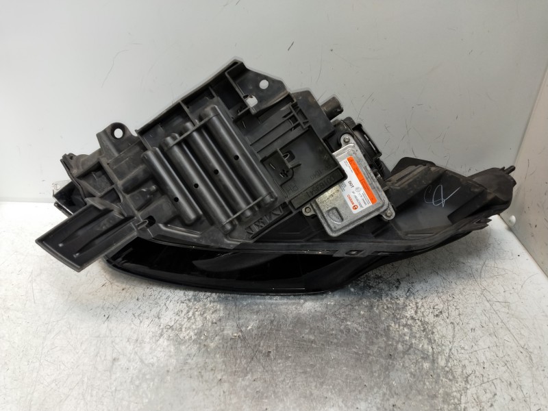 Recambio de faro derecho para land rover discovery sport s referencia OEM IAM FK7213W029ED  XENON/LED