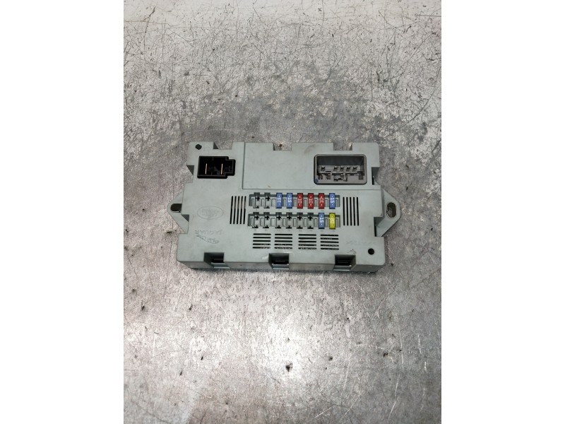 Recambio de caja reles / fusibles para land rover discovery sport s referencia OEM IAM 150260639 SW71739084 