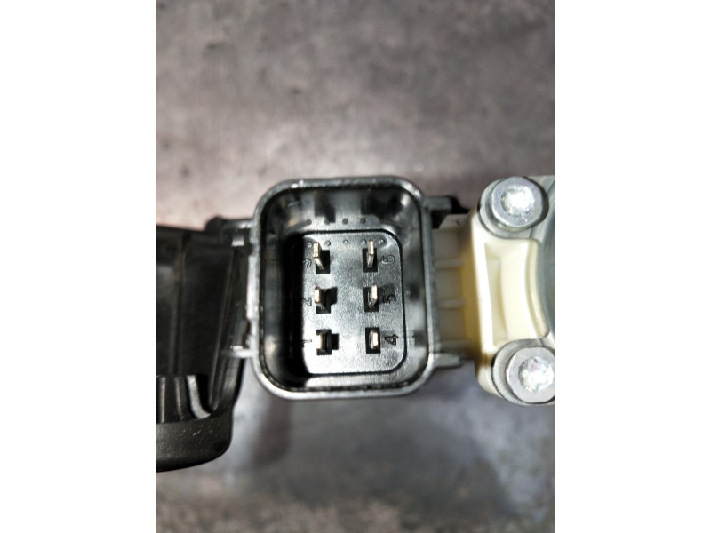 Recambio de elevalunas delantero izquierdo para land rover discovery sport s referencia OEM IAM FK7223201AB  5P