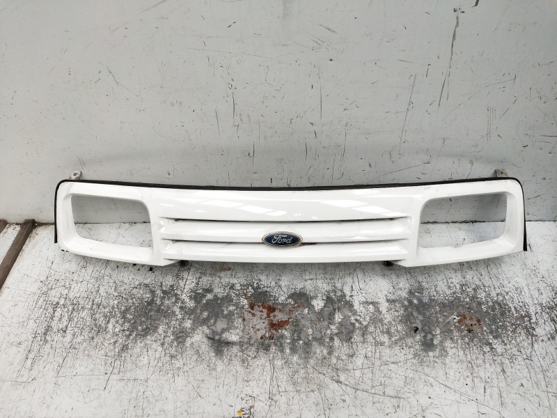 Recambio de rejilla delantera para ford sierra berlina 1.6 referencia OEM IAM   
