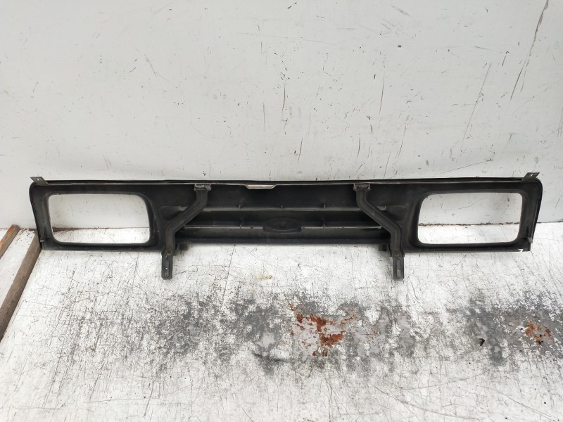 Recambio de rejilla delantera para ford sierra berlina 1.6 referencia OEM IAM   