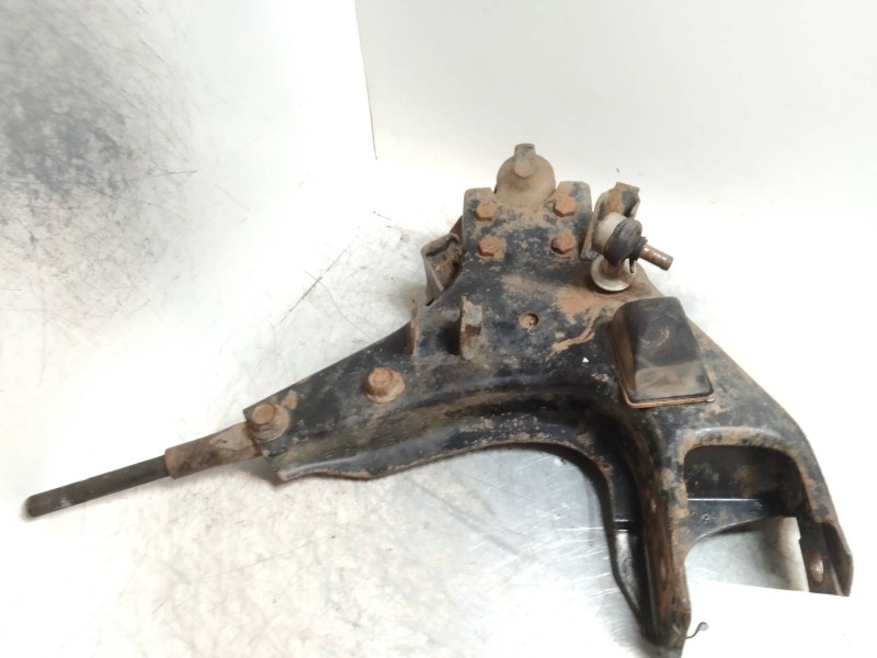 Recambio de brazo suspension inferior delantero izquierdo para nissan terrano/terrano.ii (r20) comfort referencia OEM IAM   
