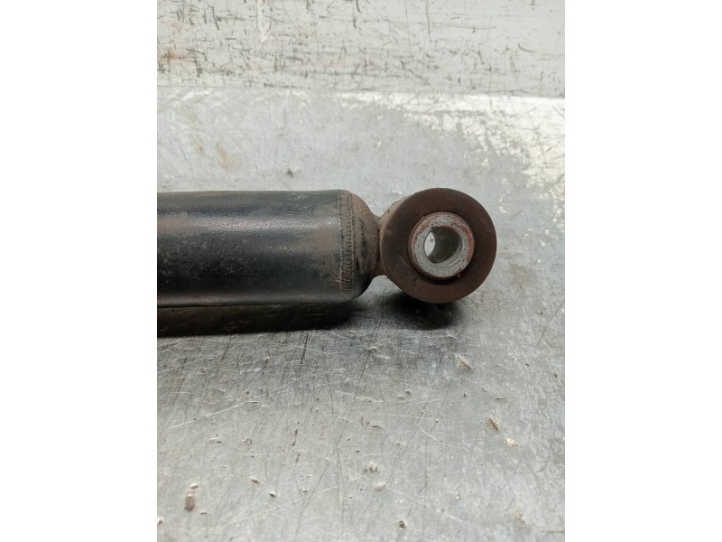 Recambio de amortiguador trasero derecho para renault zoe limited referencia OEM IAM 562108289R  