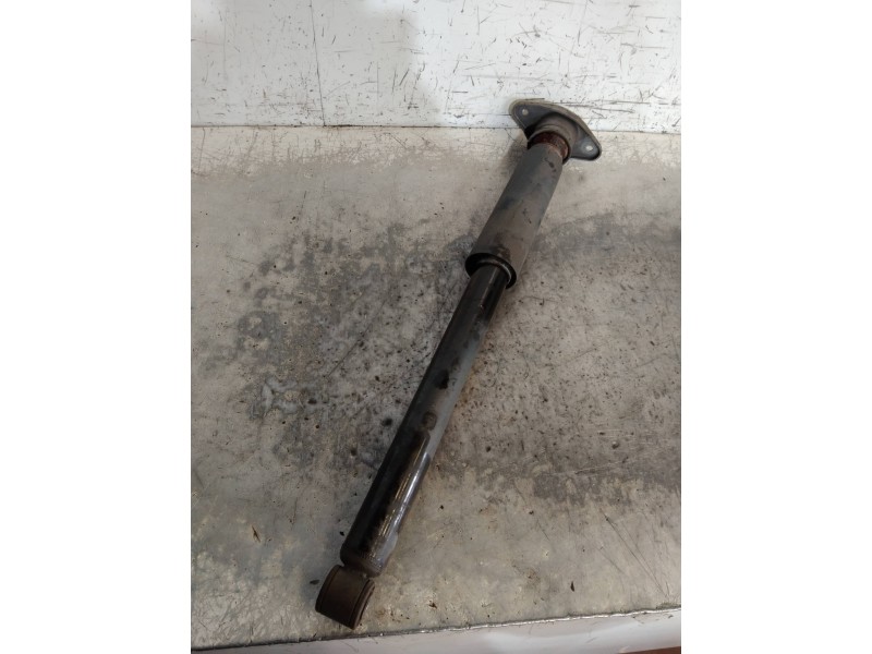 Recambio de amortiguador trasero derecho para opel karl edition referencia OEM IAM 42333747  