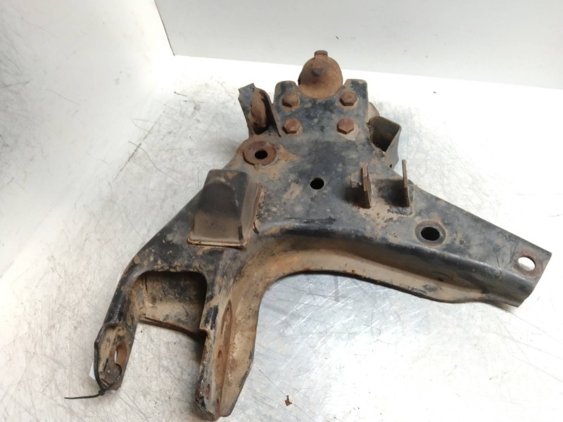 Recambio de brazo suspension inferior delantero derecho para nissan terrano/terrano.ii (r20) 2.7 turbodiesel referencia OEM IAM 