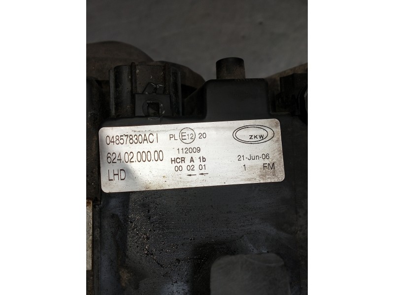 Recambio de faro derecho para chrysler voyager (rg) 2.5 crd lx referencia OEM IAM 04857830AC1  