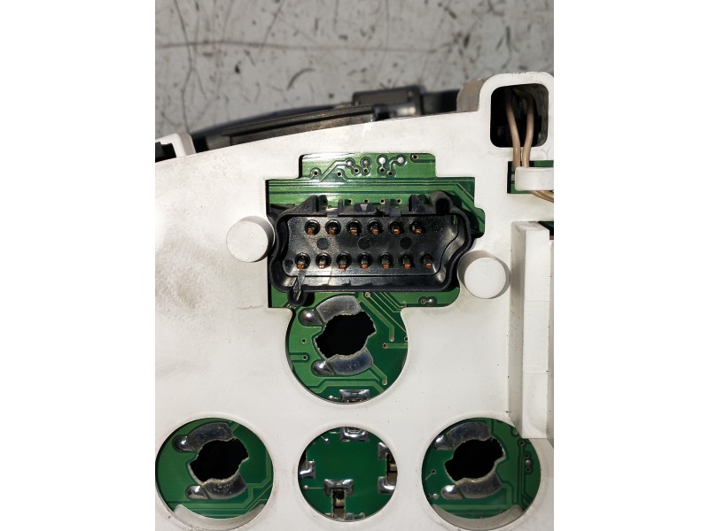 Recambio de cuadro instrumentos para chrysler voyager (rg) 2.5 crd lx referencia OEM IAM R981AB  