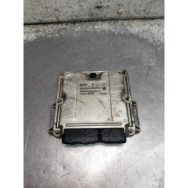 Recambio de centralita motor uce para chrysler voyager (rg) 2.5 crd lx referencia OEM IAM 0281013001 P05094802AC 