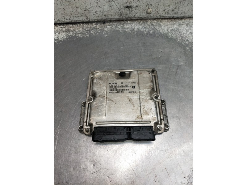 Recambio de centralita motor uce para chrysler voyager (rg) 2.5 crd lx referencia OEM IAM 0281013001 P05094802AC 