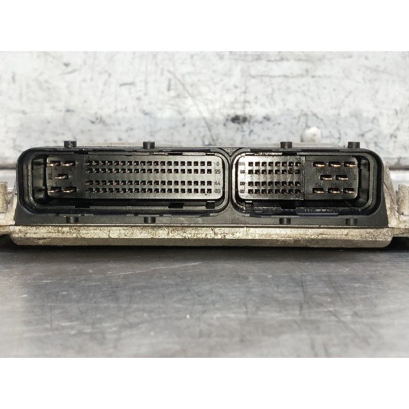Recambio de centralita motor uce para chrysler voyager (rg) 2.5 crd lx referencia OEM IAM 0281013001 P05094802AC 