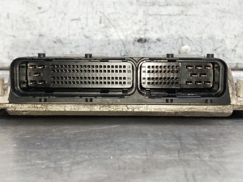 Recambio de centralita motor uce para chrysler voyager (rg) 2.5 crd lx referencia OEM IAM 0281013001 P05094802AC 