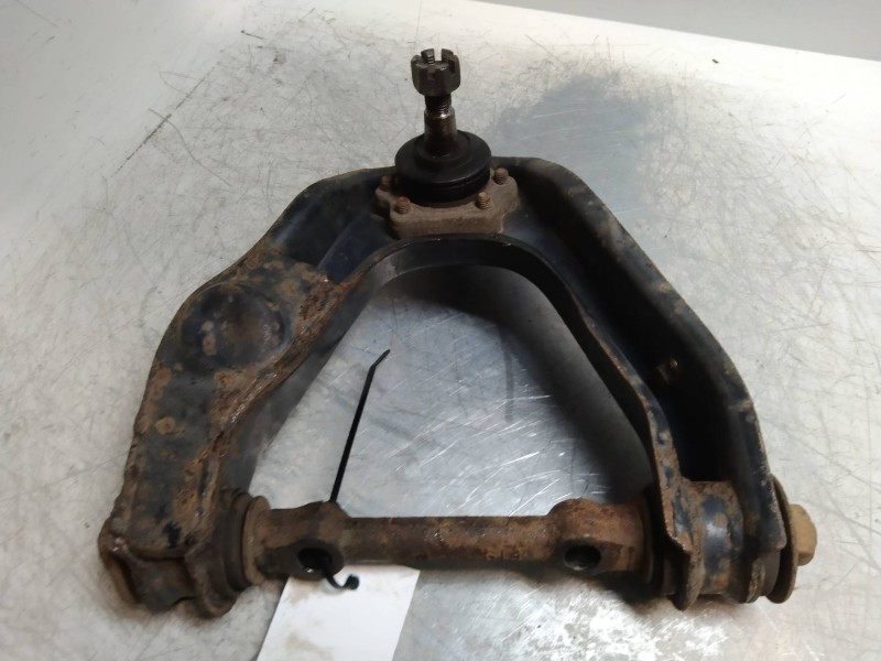 Recambio de brazo suspension superior delantero izquierdo para nissan terrano/terrano.ii (r20) 2.7 turbodiesel referencia OEM IA