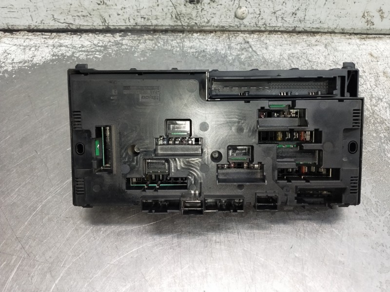 Recambio de caja reles / fusibles para bmw x3 (f25) xdrive 20d referencia OEM IAM   