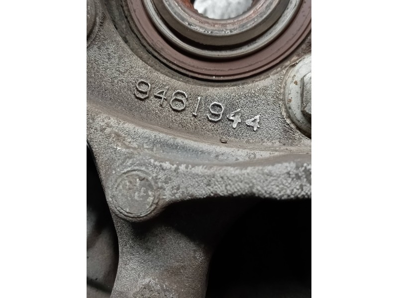 Recambio de mangueta delantera derecha para volvo s60 berlina 2.4 d referencia OEM IAM 9461944  