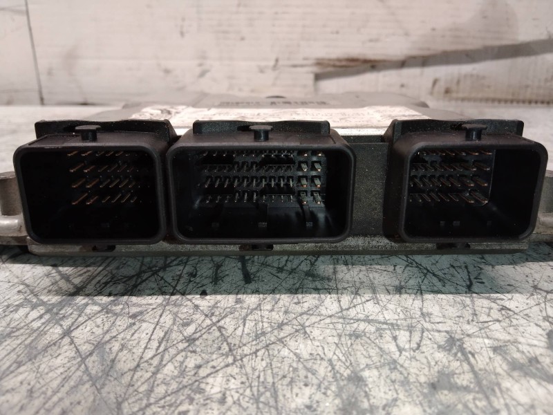 Recambio de centralita motor uce para peugeot 406 berlina (s1/s2) srdt referencia OEM IAM 0281010627 9642301880 EDC15C2 77