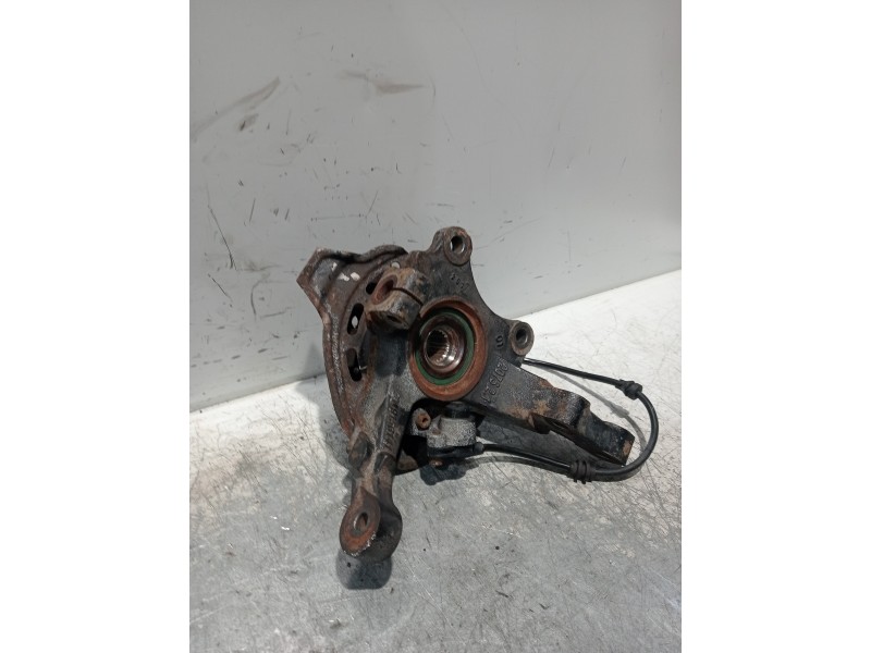 Recambio de mangueta delantera derecha para opel corsa c club referencia OEM IAM 9156141  