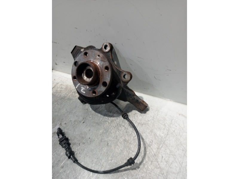 Recambio de mangueta delantera izquierda para opel corsa c club referencia OEM IAM 9156140  