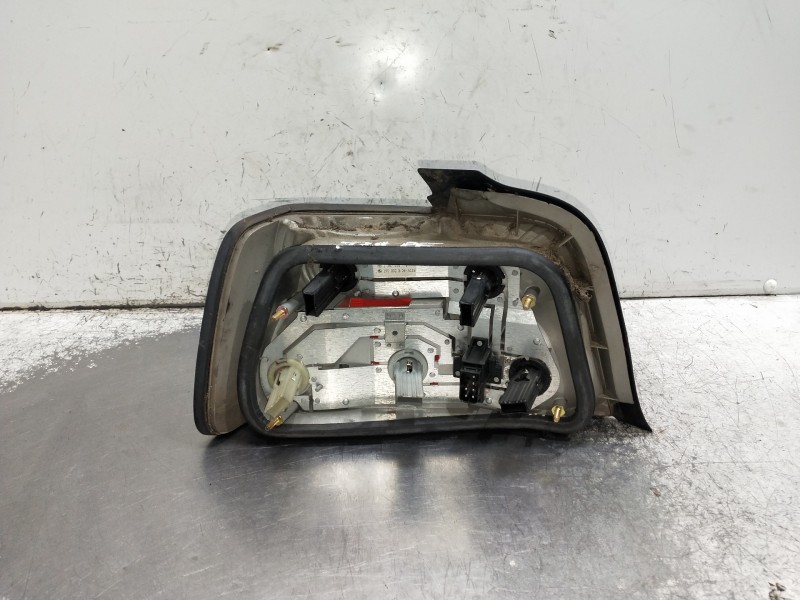 Recambio de piloto trasero derecho para bmw serie 3 berlina (e36) 318i referencia OEM IAM 1387070 195002B 